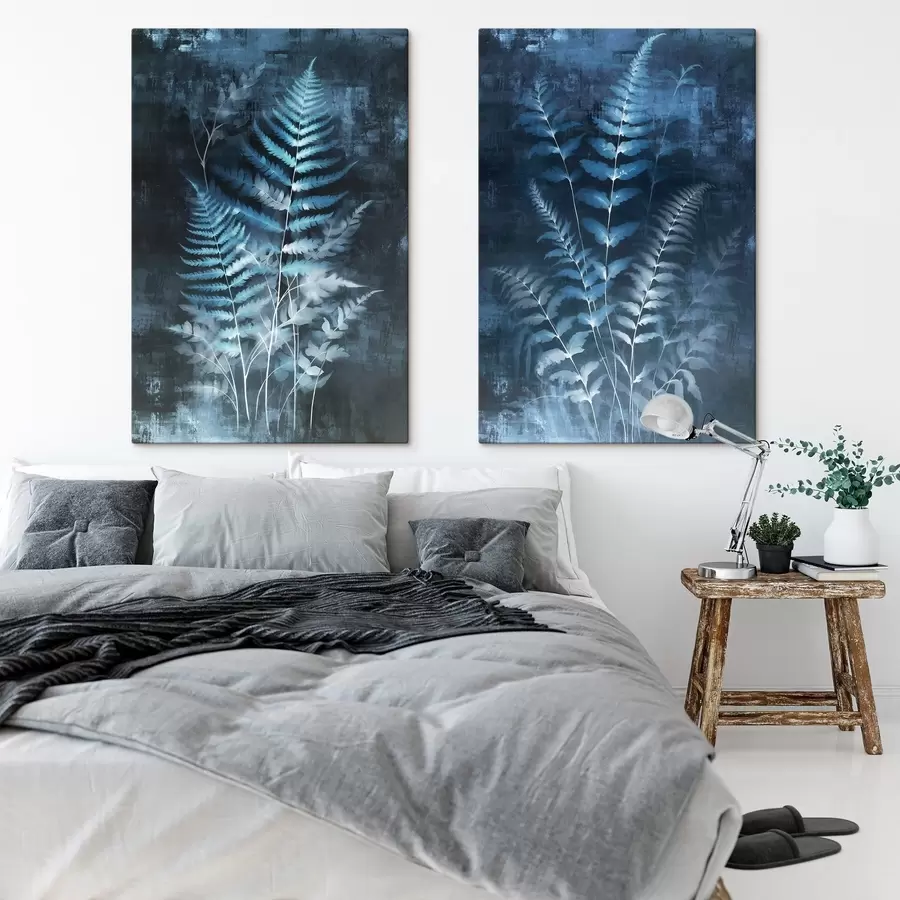  Peintures Fougères bleues et plantes sur un fond sombre et texturé, avec un accent sur les détails complexes, effet rayons X. m01121