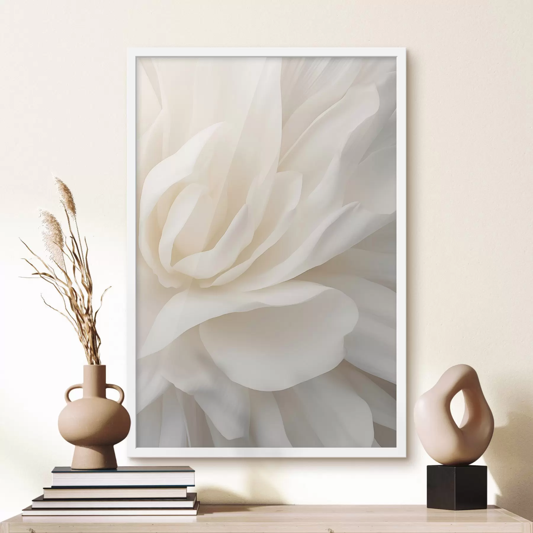 Fotobehang Abstracte witte bloem met delicate, gelaagde bloemblaadjes, minimalistische kunst f47024
