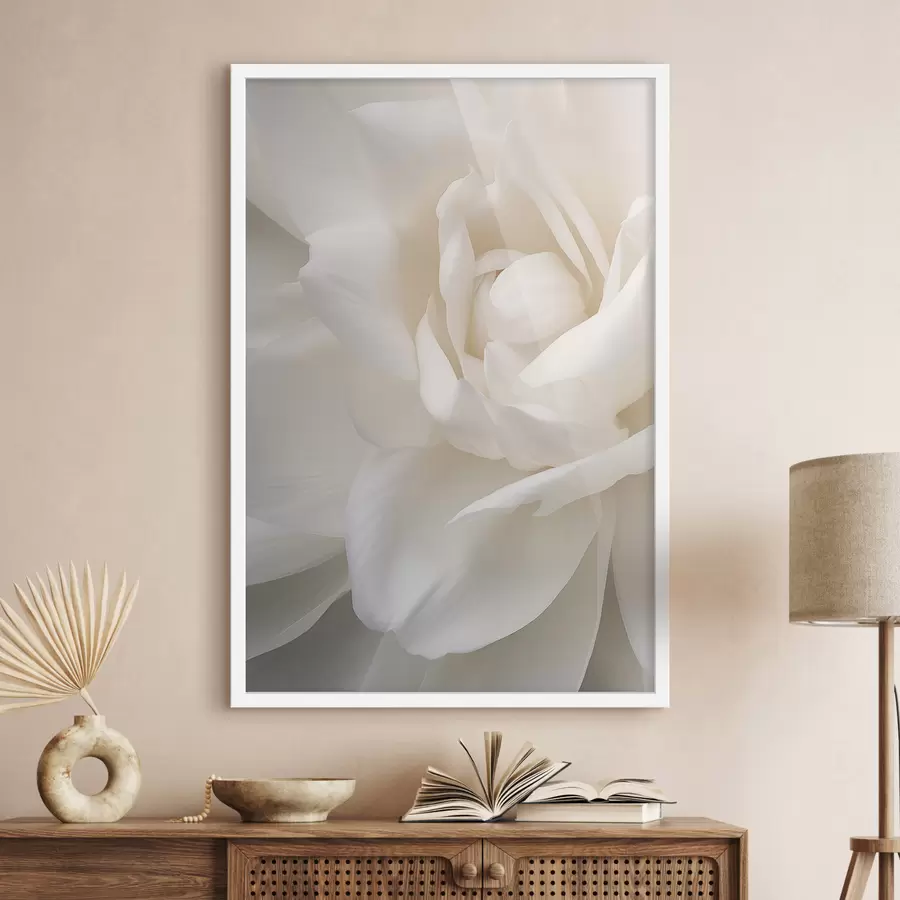 Papier peint photo Fleur blanche abstraite aux pétales délicats et superposés, art minimaliste f47025