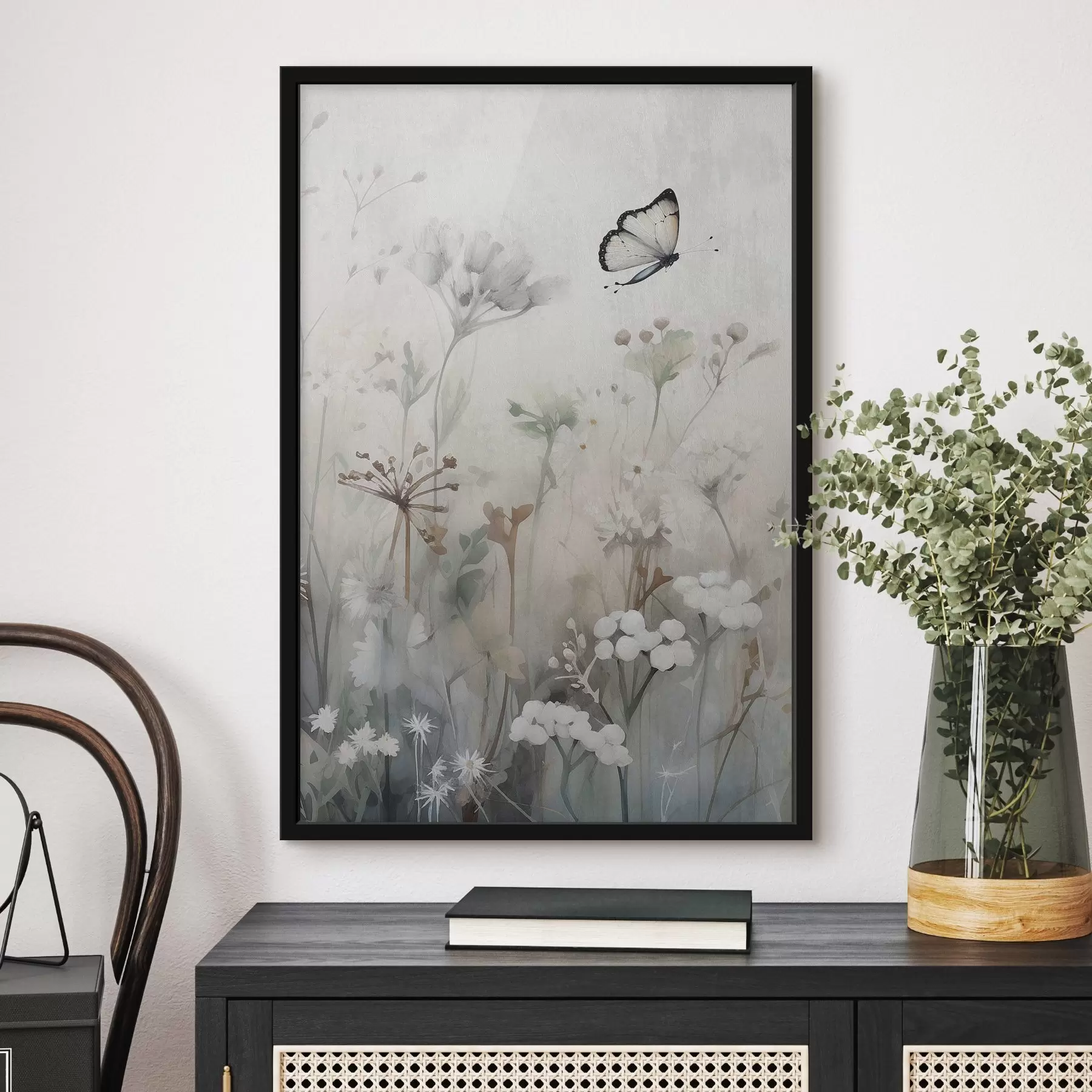 Fotobehang Vlinder op een achtergrond van wilde bloemen f46897