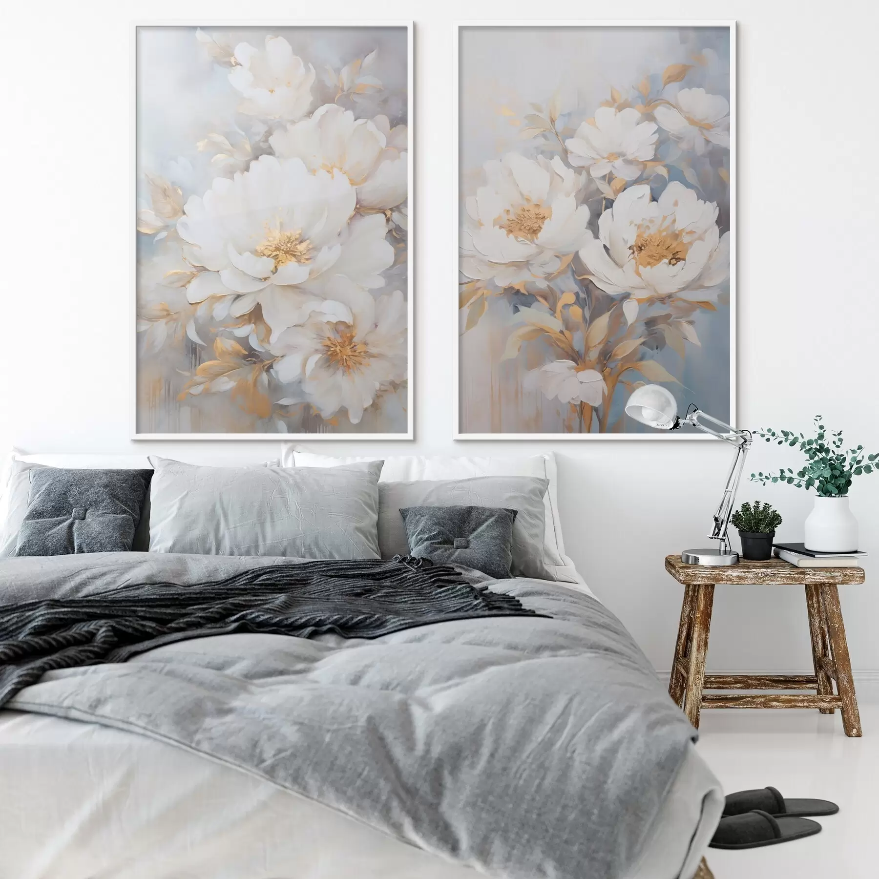 Fotobehang Witte pioenrozen met gele hartjes en bladeren, zachte penseelstreken, lichtblauwe achtergrond, bloemstuk d00878