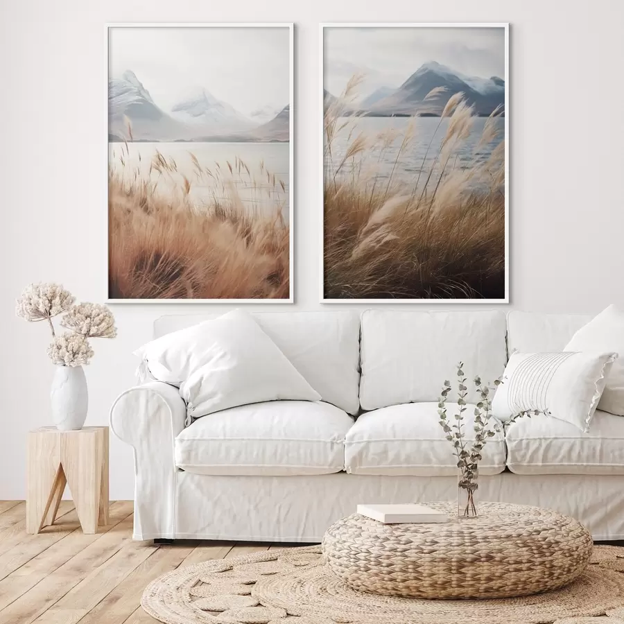 Papier peint photo Herbe de la pampa avec un lac et des montagnes en arrière-plan, éclairage tamisé, couleurs douces, style naturaliste d00884