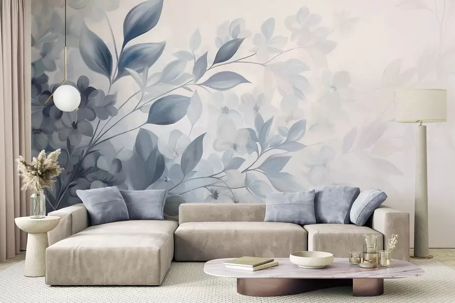 Papier peint photo Branche bleue et blanche texturée avec des fleurs et des feuilles se fondant dans un fond clair peint à l'aquarelle. w09543