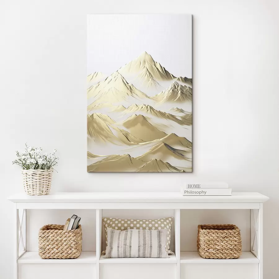  Peintures Un paysage de montagnes jaunes enneigées aux pics acérés et aux vallées profondes sous un ciel clair. s47421