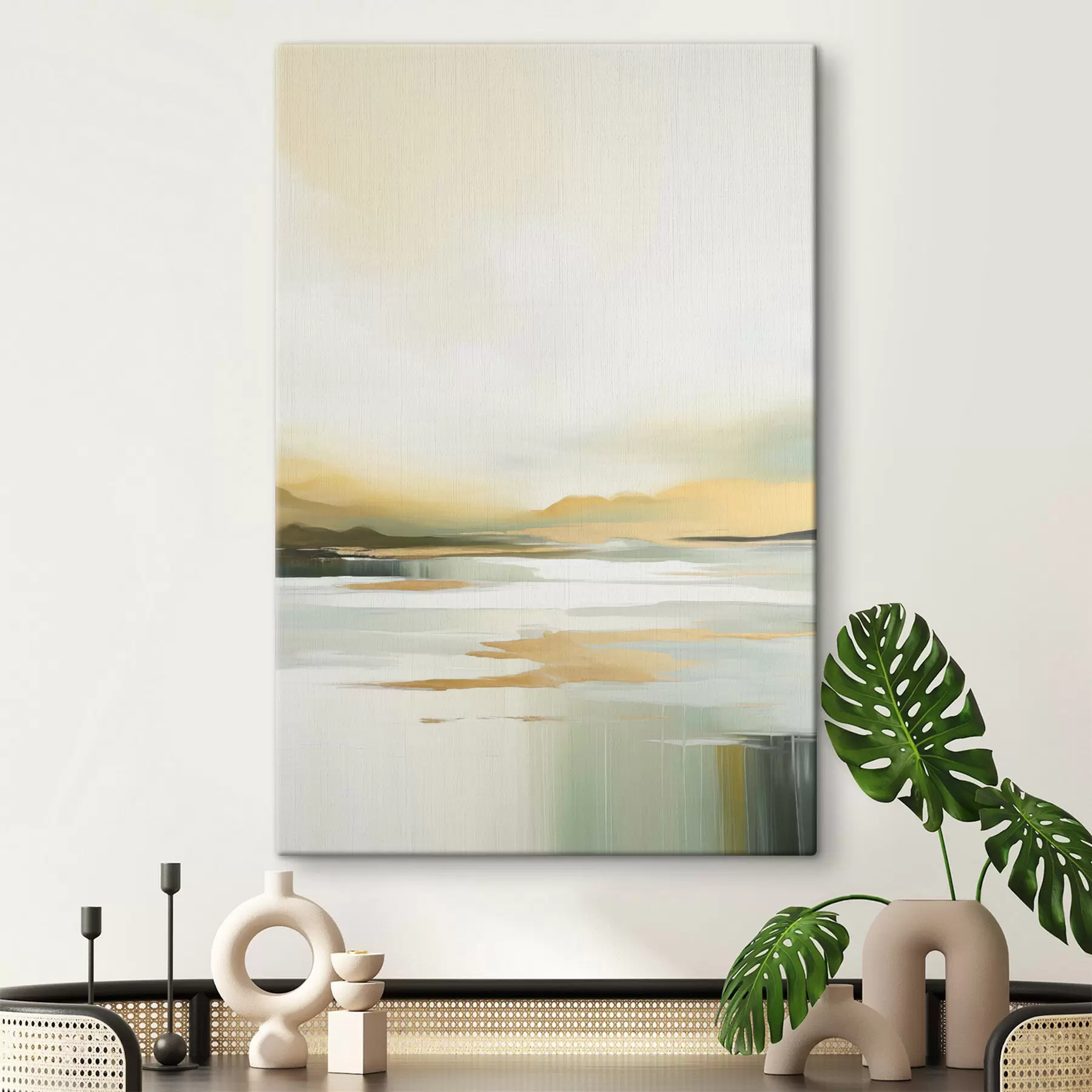  Schilderijen Abstract landschap met gele en groene tinten, water dat de lucht en verre bergen weerspiegelt, bleke, wazige lucht s47439