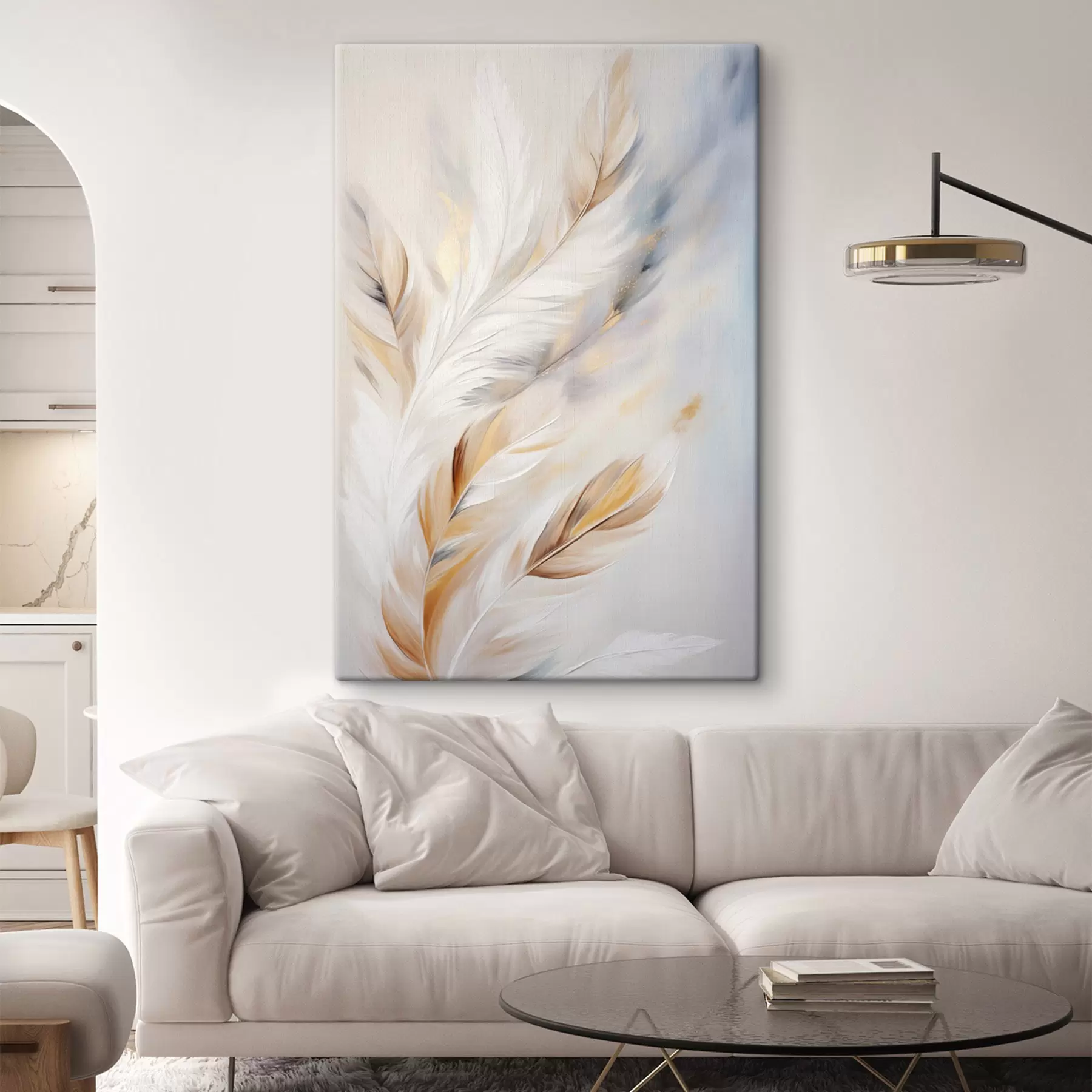  Peintures Grandes plumes douces aux teintes blanches, jaunes et brunes, sur un fond clair et abstrait. s47443