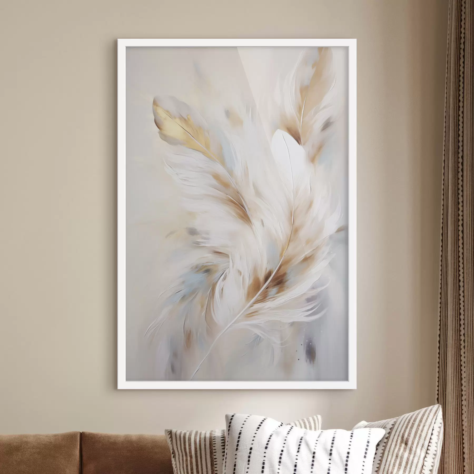 Papier peint photo Grandes plumes douces aux teintes blanches, jaunes et brunes, sur un fond clair et abstrait. f47442
