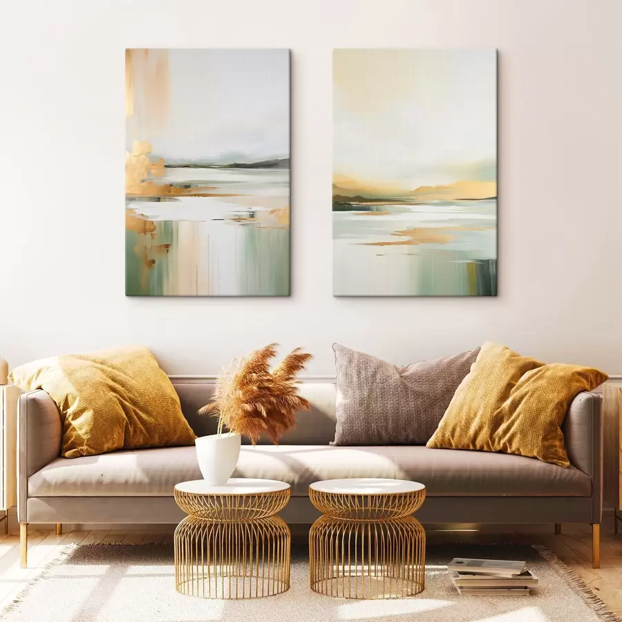  Peintures Paysage abstrait aux tons jaunes et verts, eau reflétant le ciel et les montagnes lointaines, ciel pâle et brumeux m01245