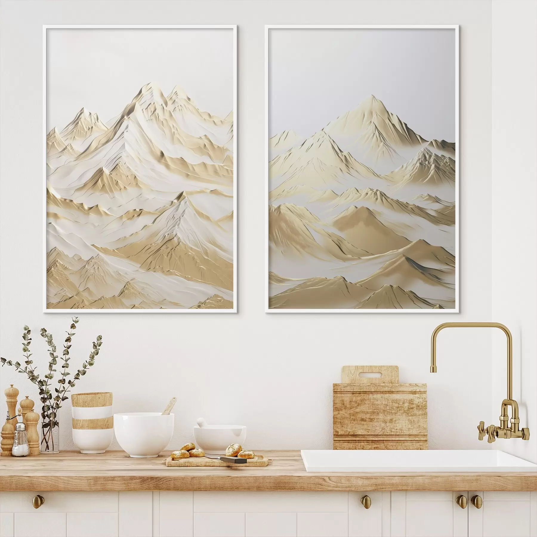 Fotobehang Een landschap van gele, met sneeuw bedekte bergen met scherpe toppen en diepe valleien onder een heldere hemel. d01236