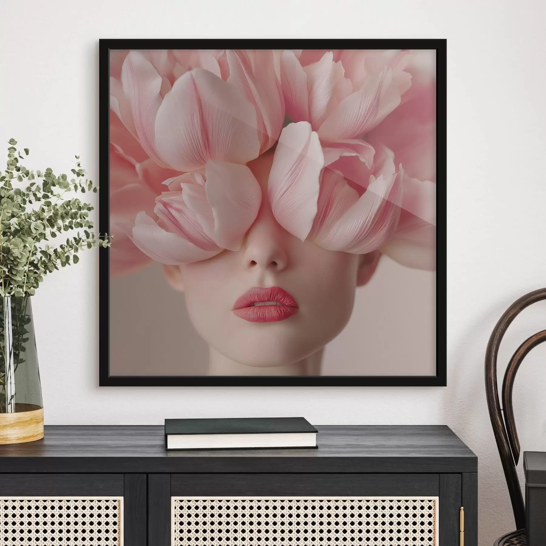 Fotobehang Vrouwelijk portret met roze bloemblaadjes f47920