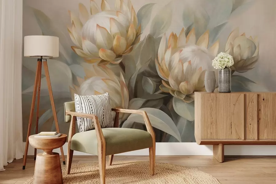 Fotobehang Getextureerde proteabloemen met groene bladeren en een zachte, wazige achtergrond w09738