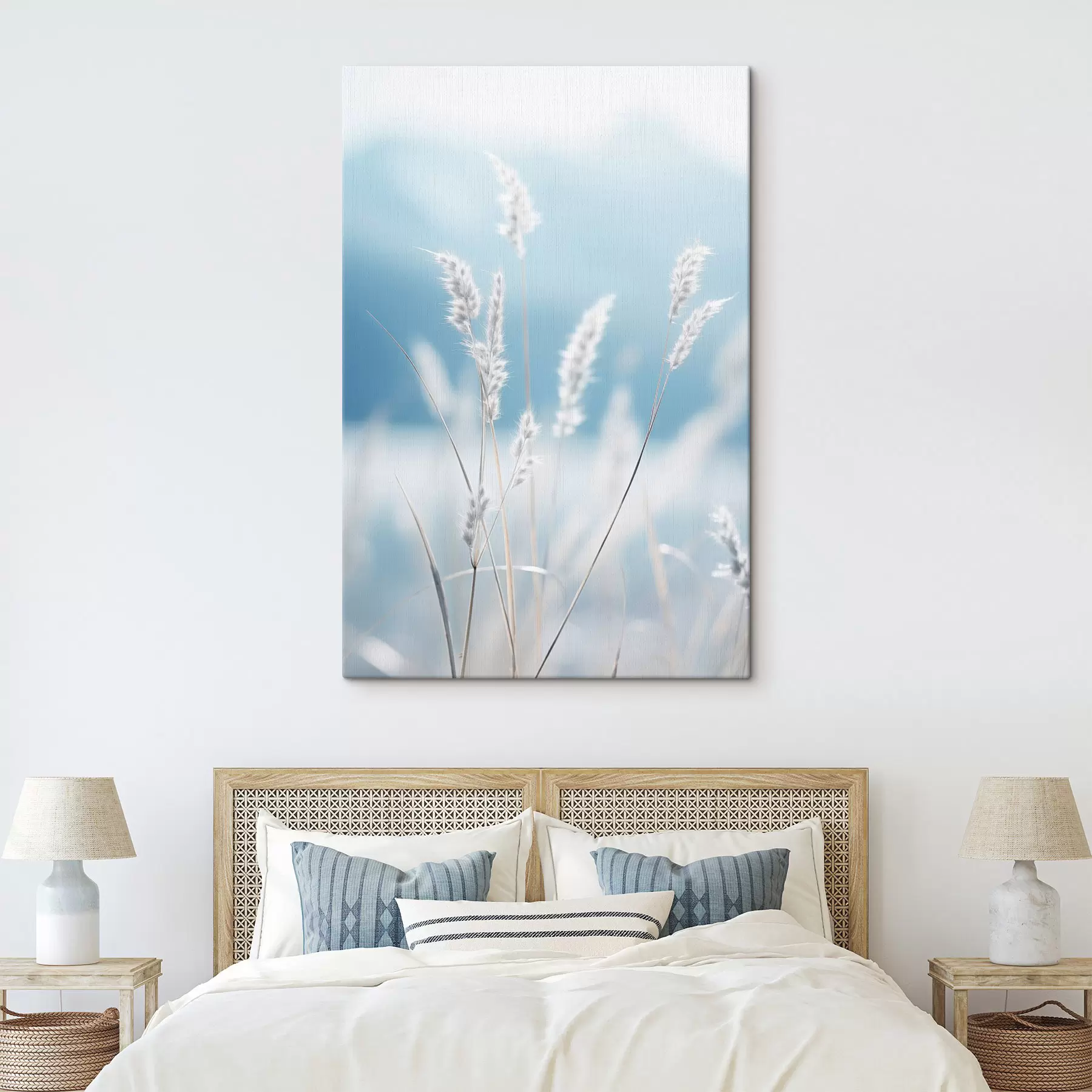  Schilderijen Wit pluizig gras tegen een zachtblauwe lucht, met een geringe scherptediepte s47880