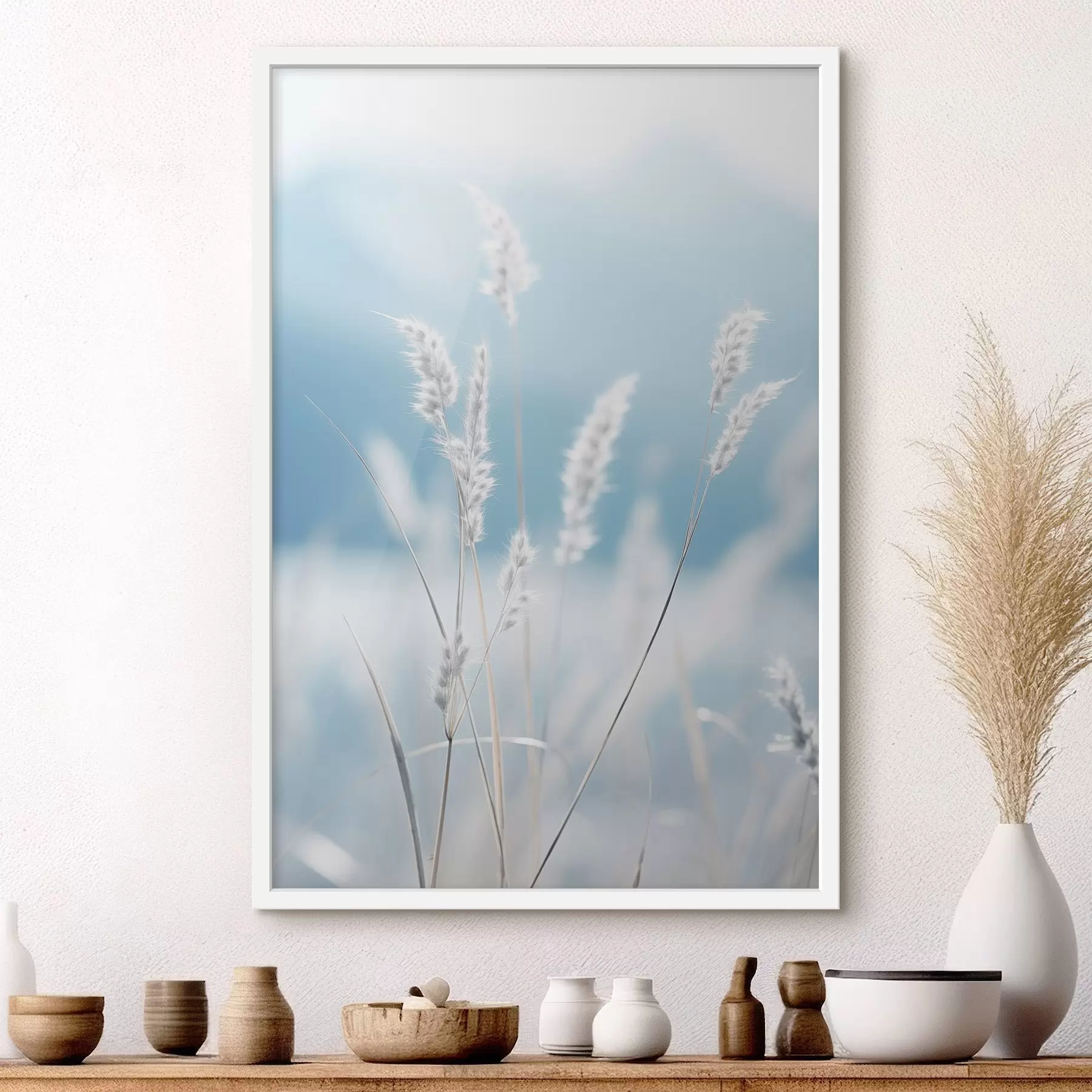 Papier peint photo Herbe blanche et duveteuse sur fond de ciel bleu pâle, avec une faible profondeur de champ f47880