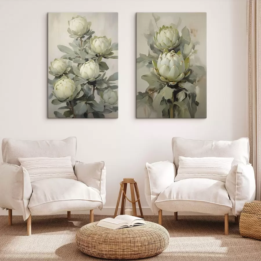  Peintures Style pictural représentant plusieurs fleurs de protéa blanches avec de grandes feuilles vertes sur un fond clair. m30051