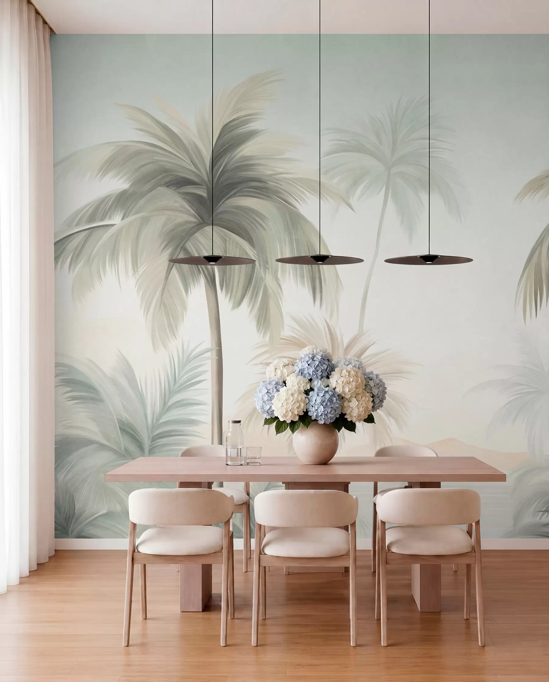 Fotobehang Palmbomen met een gestructureerd blad, waarvan de bladeren in gedempte groene en beige tinten tegen een zachte lucht afsteken w09770
