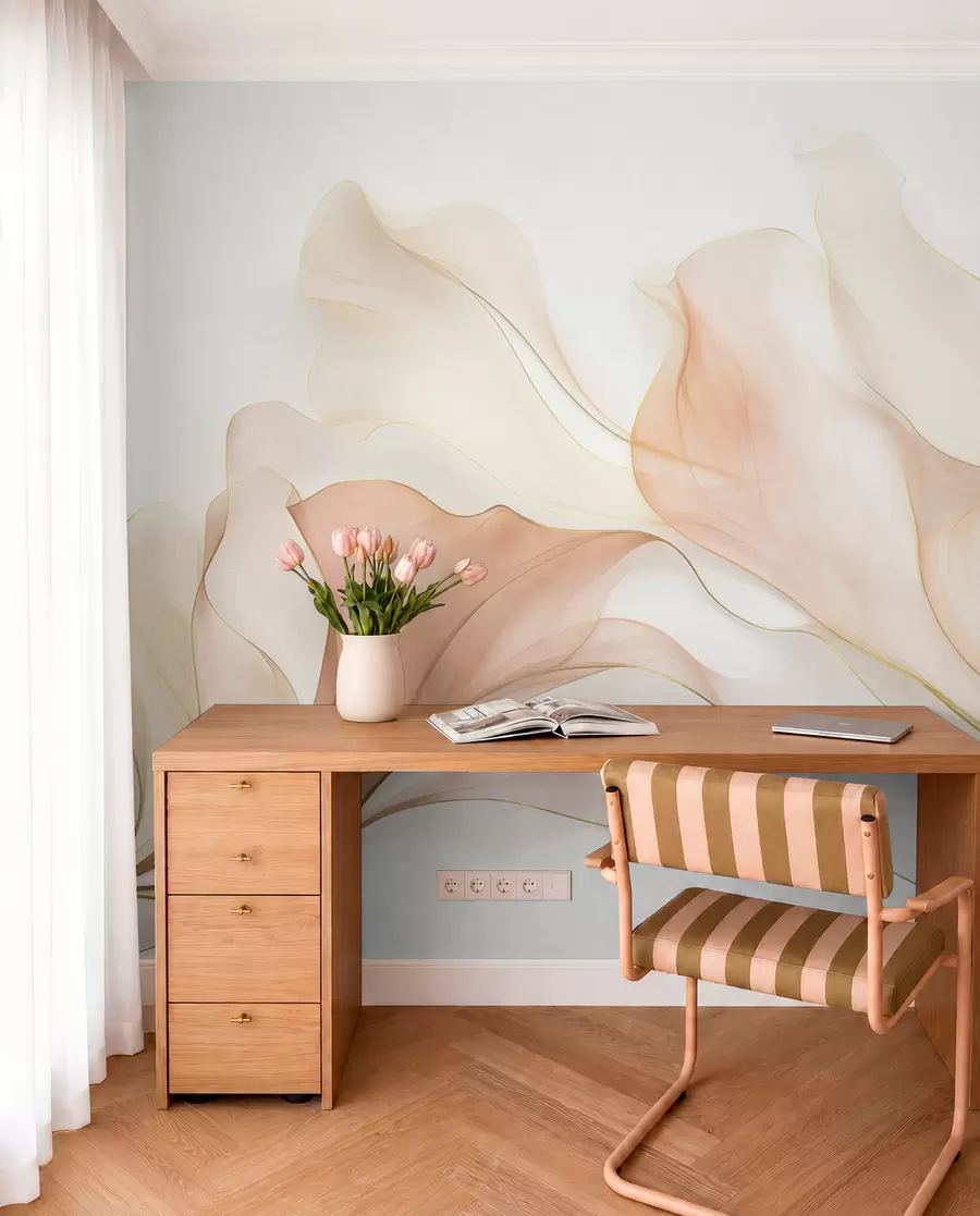 Fotobehang Een abstracte, vloeiende textuur in perzik- en crèmekleurige tinten met delicate lijnen w09815