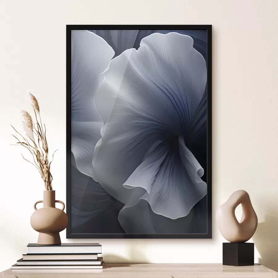 Papier peint photo Pétales de fleurs abstraites bleues et blanches sur fond sombre f48731