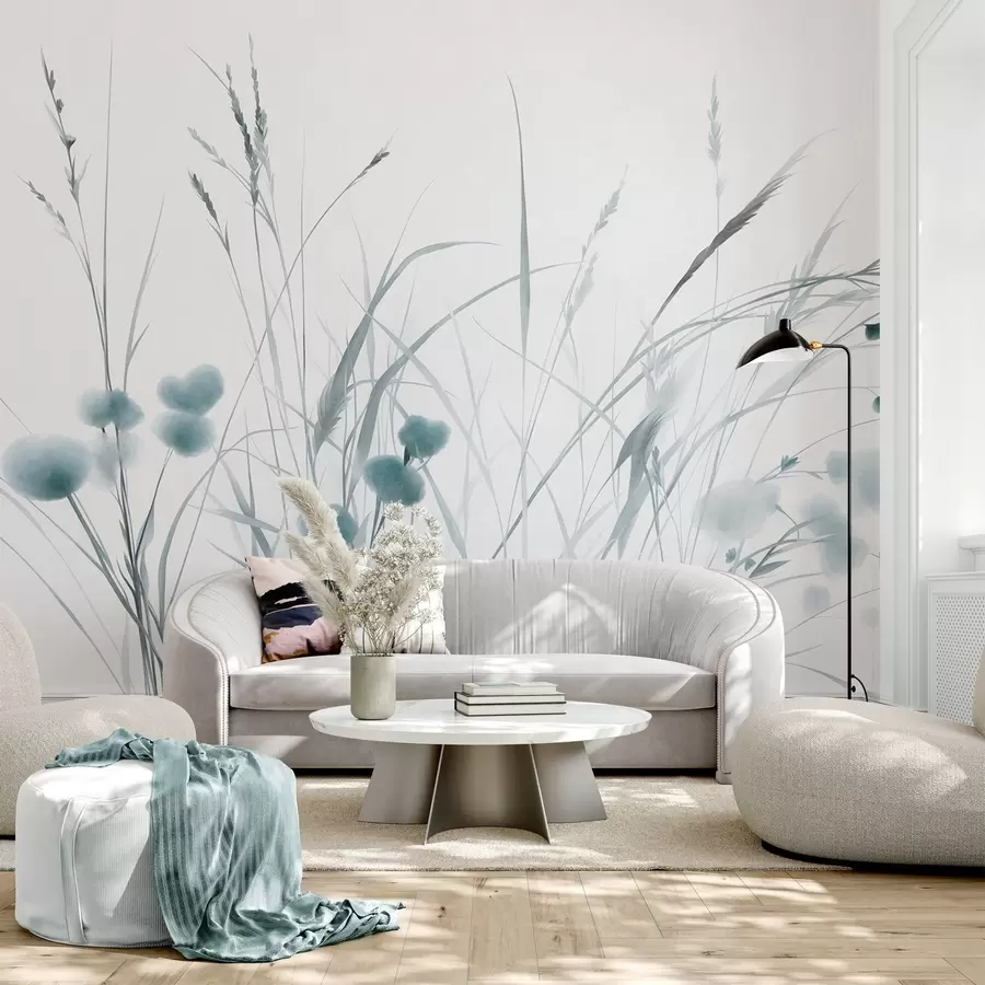 Fotobehang Hoog gras en kleine blauwe wilde bloemen tegen een lichte achtergrond, in een boho-stijl met veel textuur w09902v1