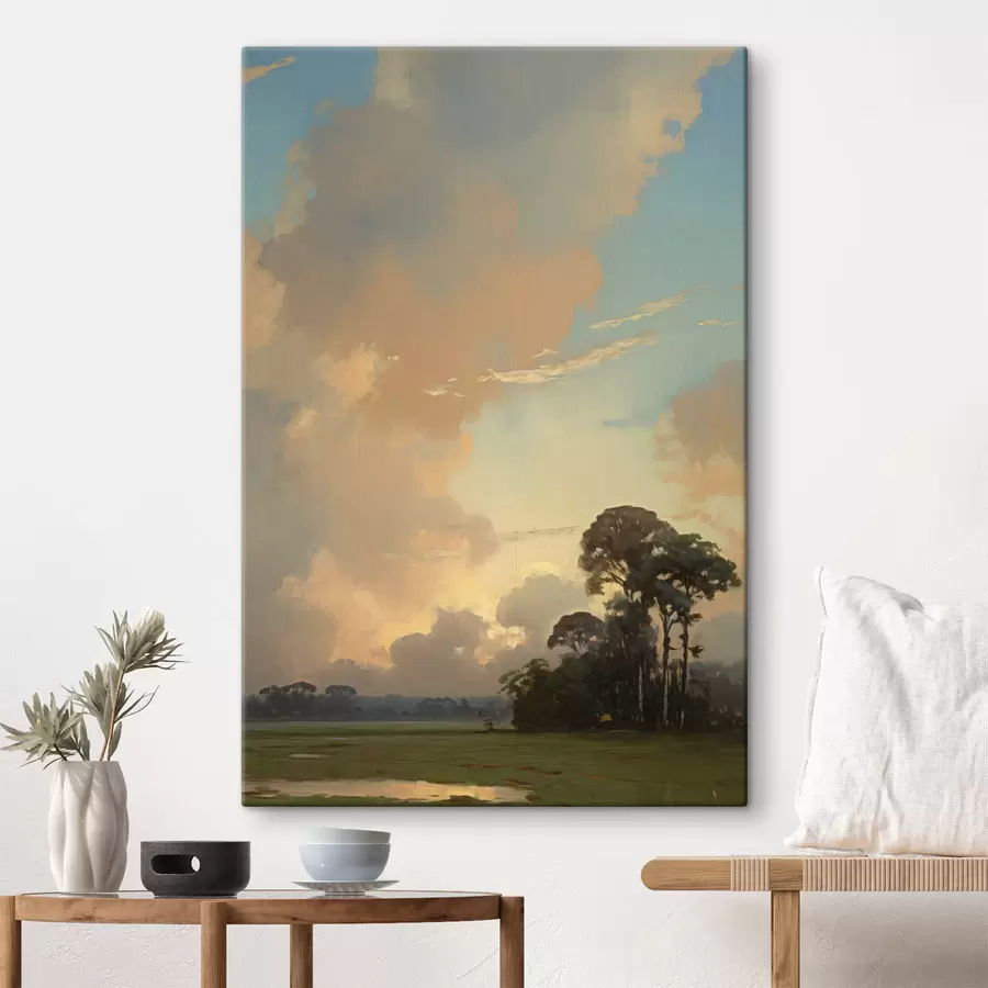  Peintures Un paysage représentant un champ herbeux avec des arbres au loin, sous un ciel nuageux s49774