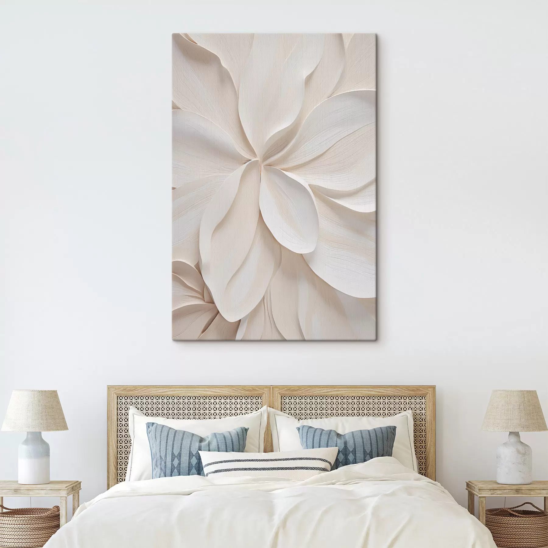  Schilderijen Abstracte, grote, roomwitte bloem met delicate, gelaagde bloemblaadjes s49791