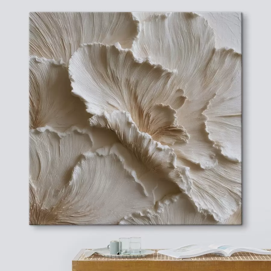  Peintures Composition volumétrique avec des pétales texturés dans des tons blancs et crème s49706