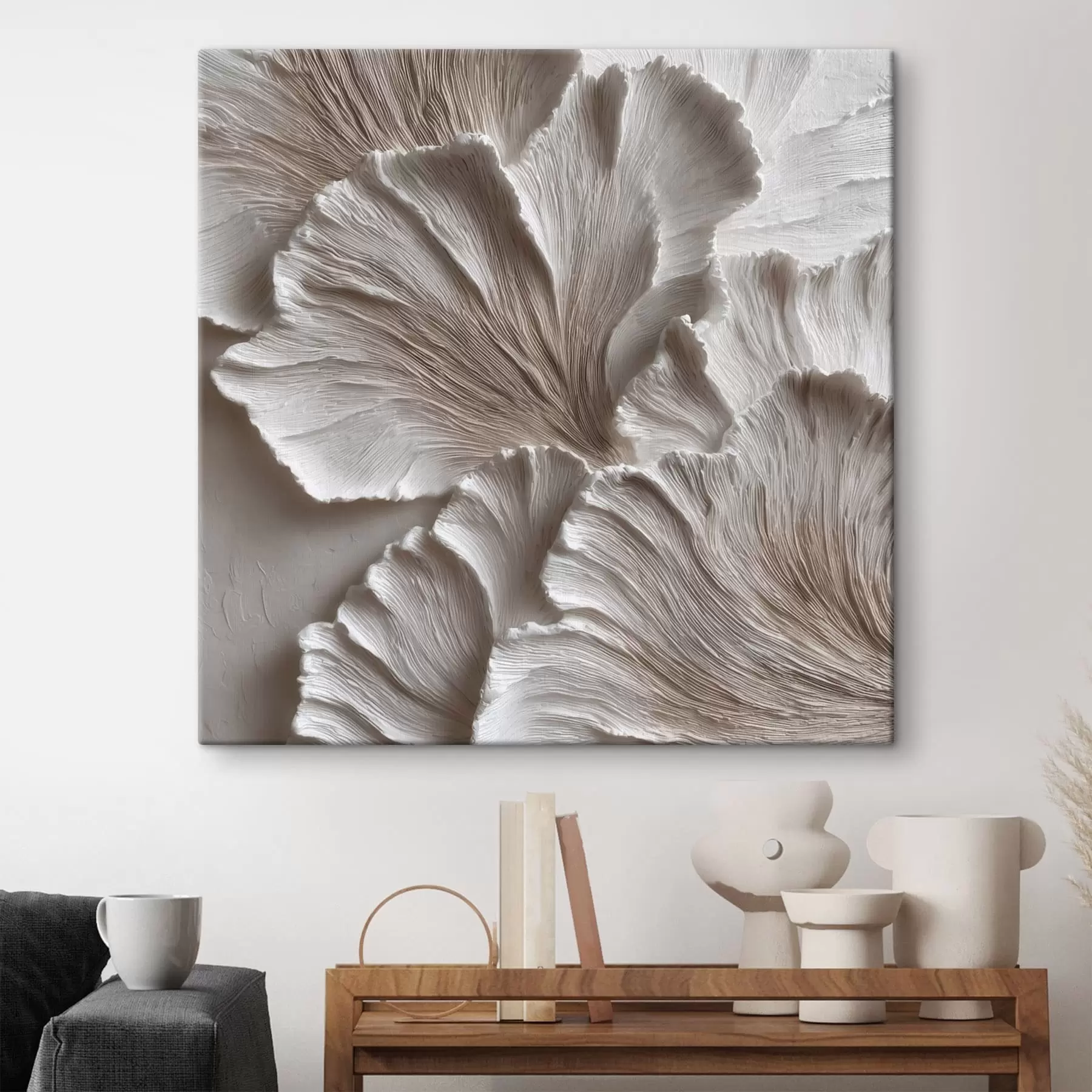  Peintures Composition composée de formes organiques en relief, dans une palette de couleurs beige et blanche s49708