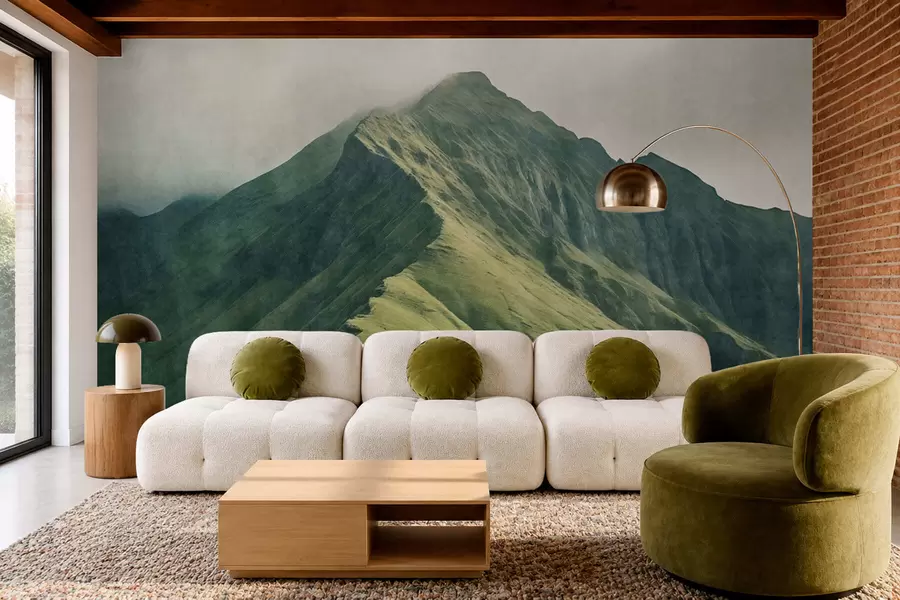 Fotobehang Malachietberg met groene hellingen en een top gehuld in een zachte mist w05820