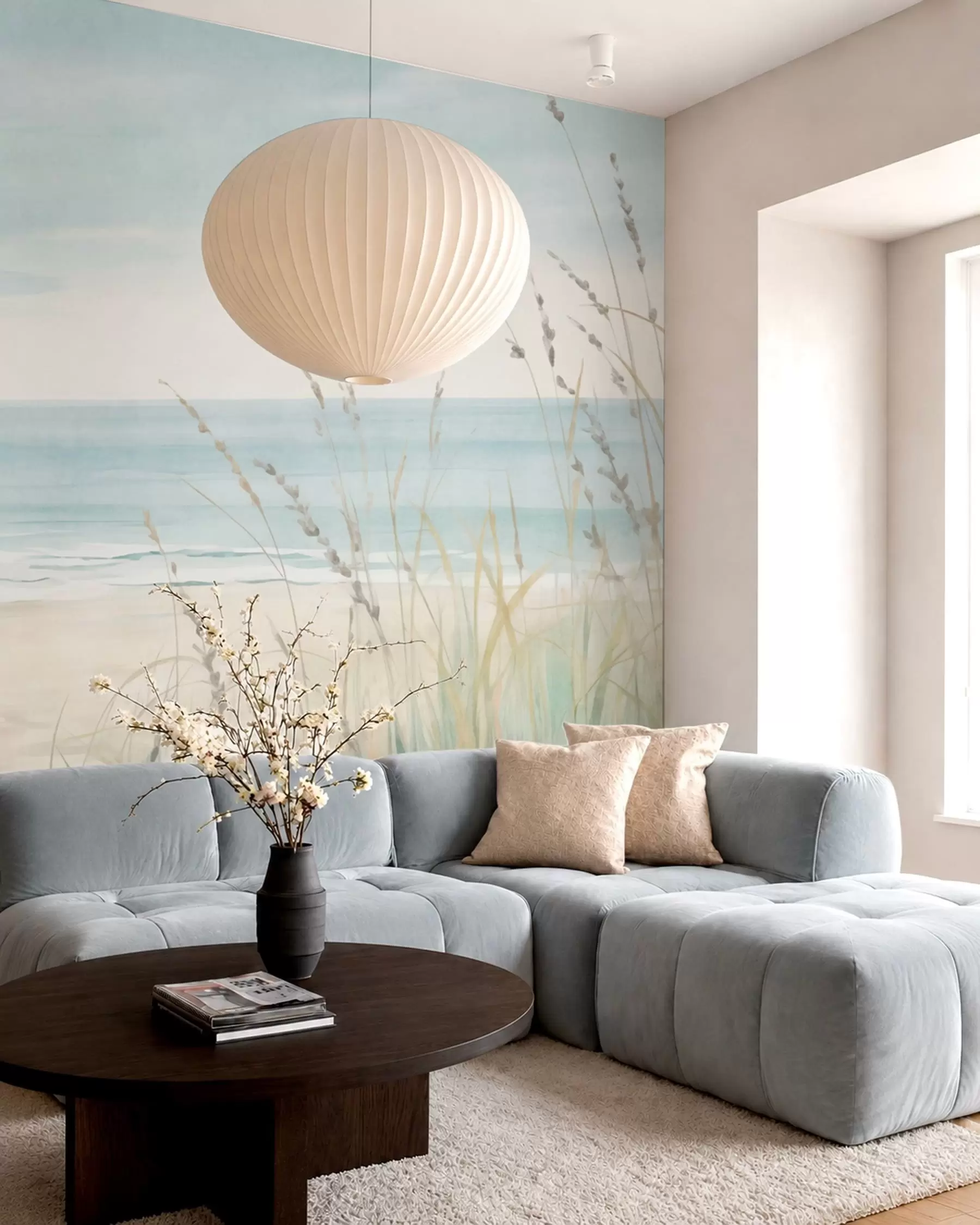 Fotobehang Schelpenzand met een rustig strand en grassen in zachte pasteltinten w05821
