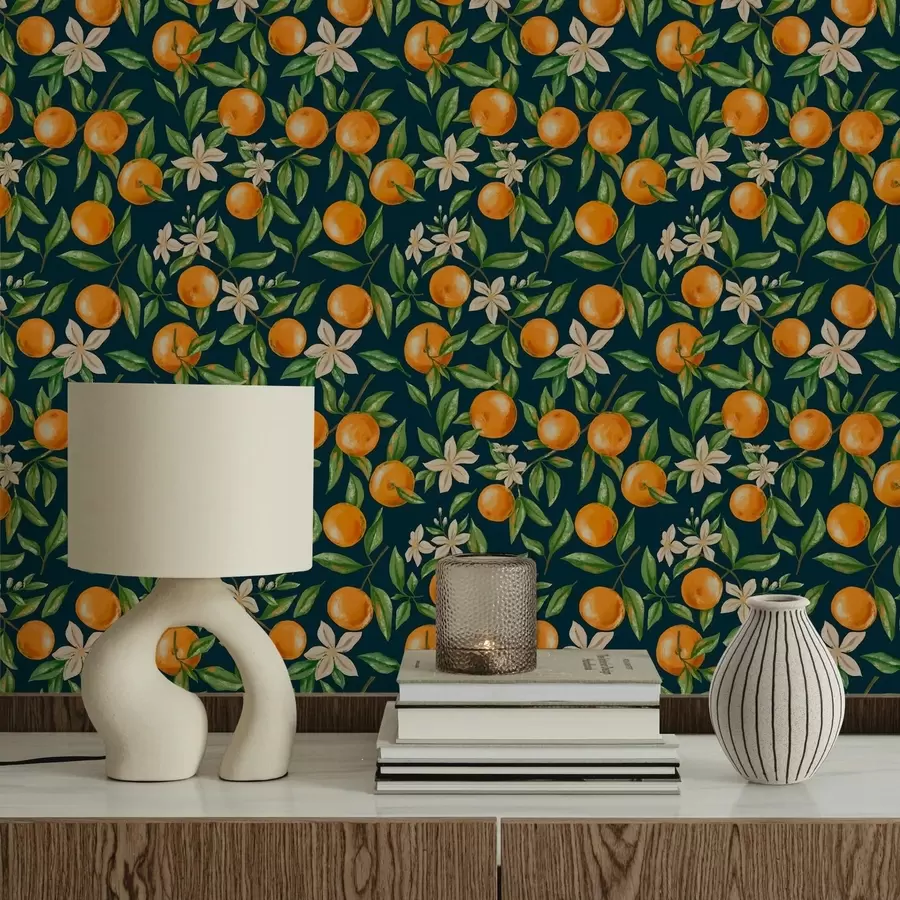 Papier peint photo Des oranges, des feuilles vertes et des fleurs blanches sur fond sombre a01262v3