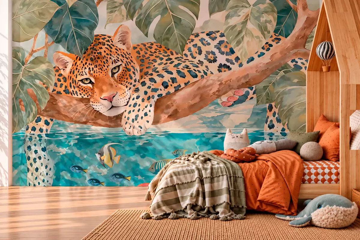 Fotobehang Een luipaard op een tak boven het water met kleurrijke vissen w05954