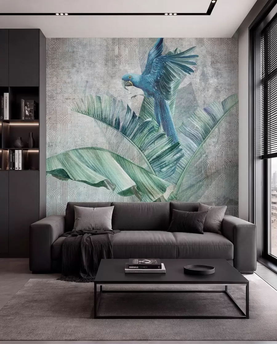 Fotobehang Grote blauwe papegaai op bananenboom met grunge concrete textuur u95432