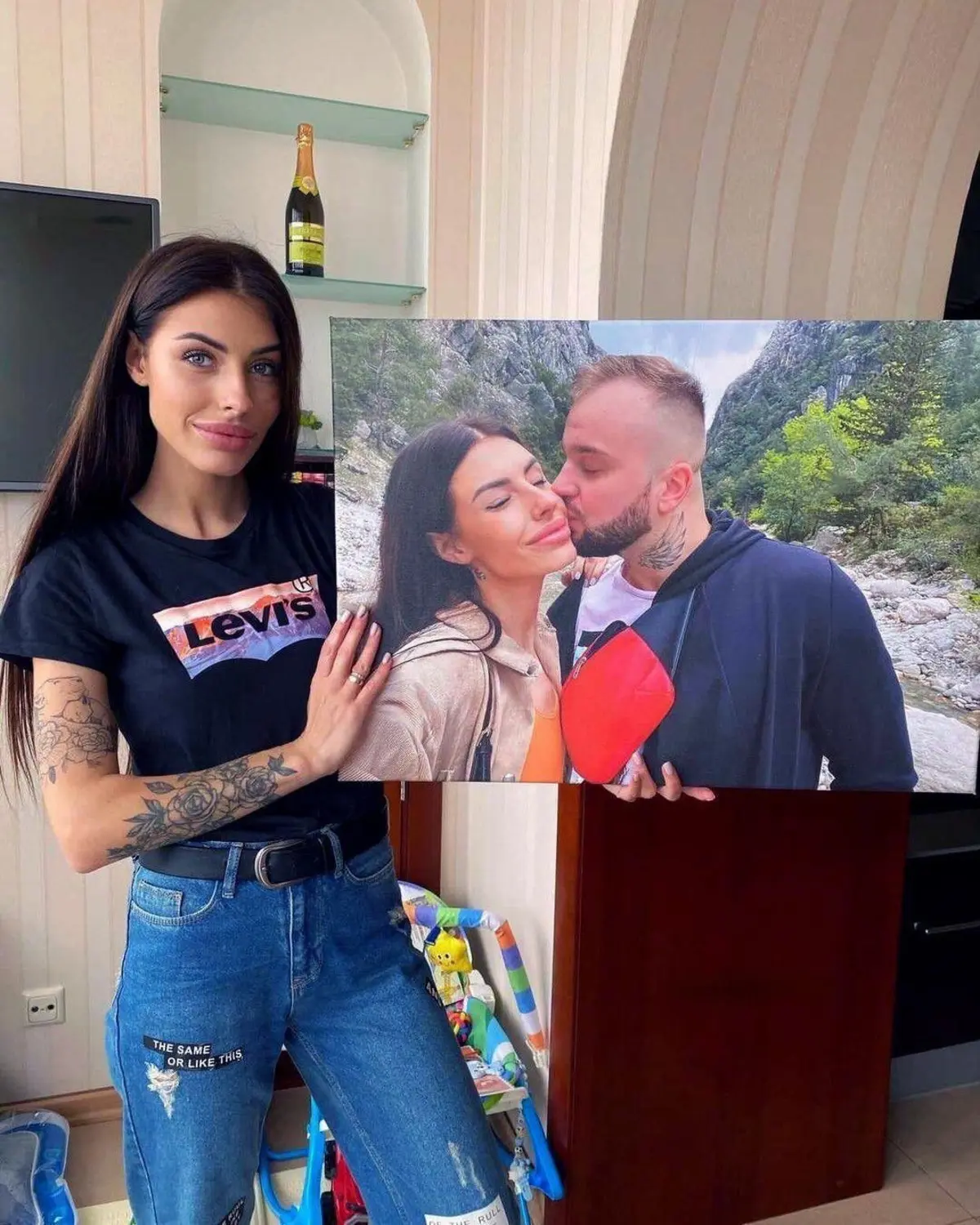  Peintures Jeans, plantes et baisers s34656