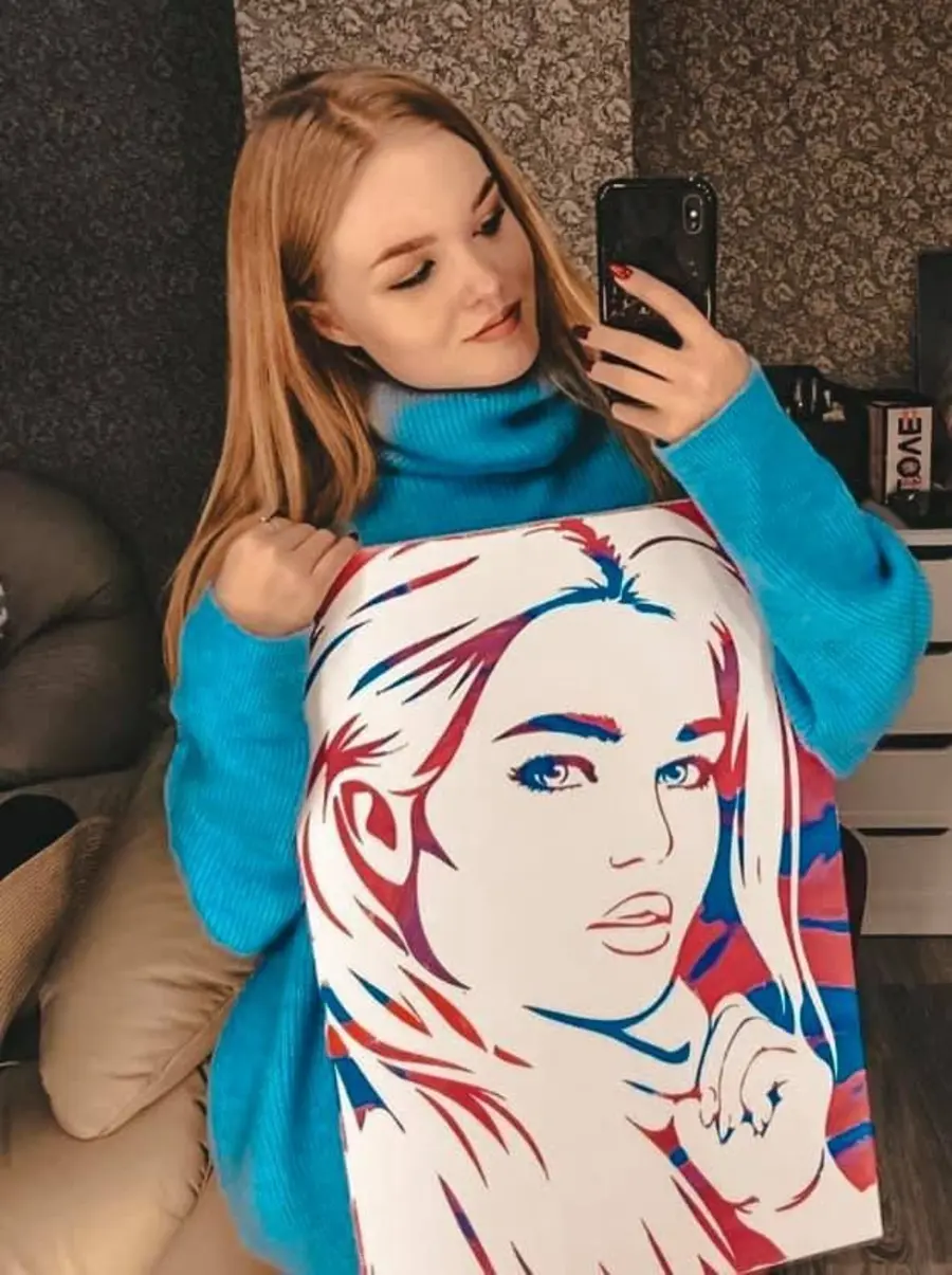  Peintures Lèvre, sourire et épaule s34678