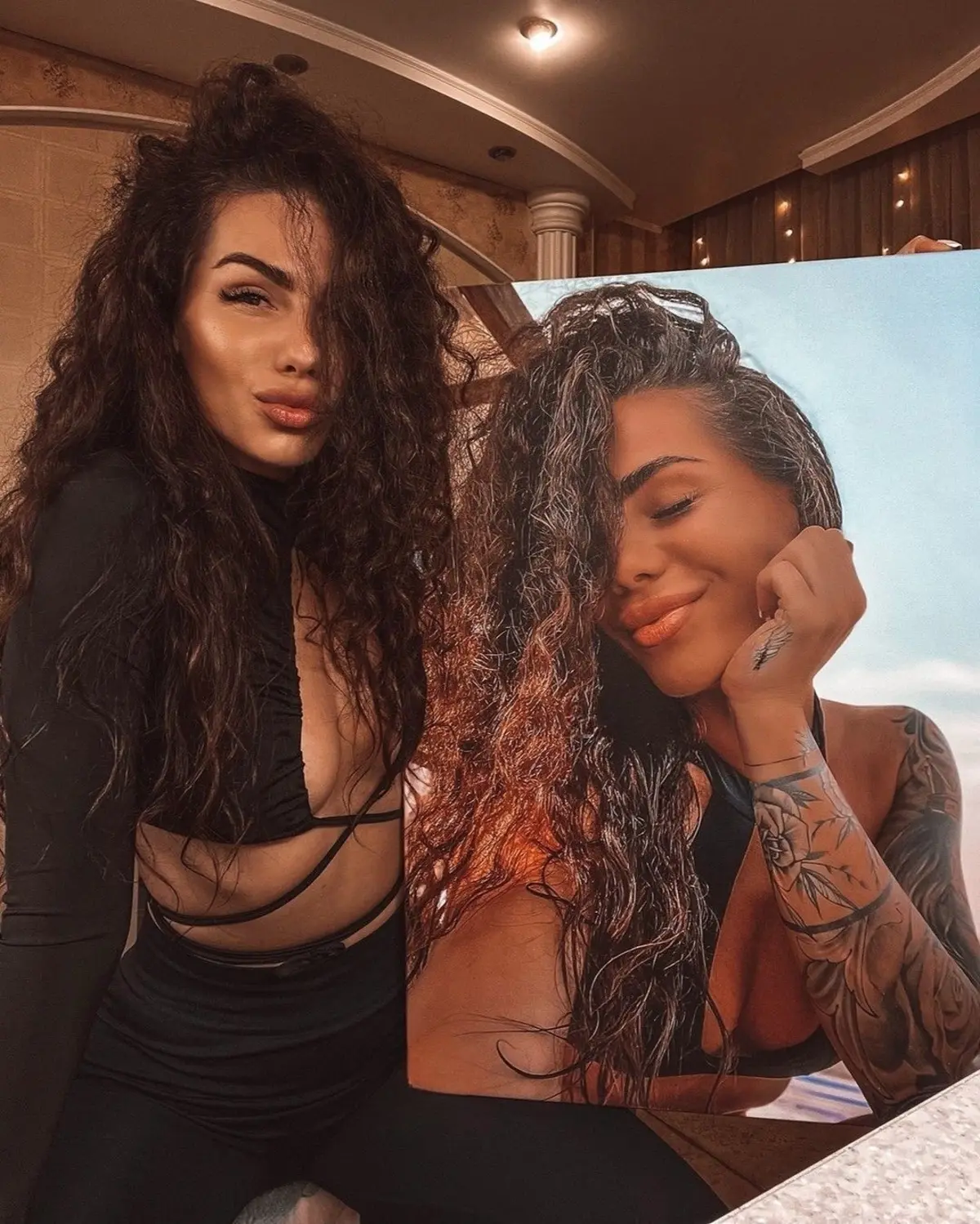  Peintures Photographie de l'épaule, des cils et du flash s34717