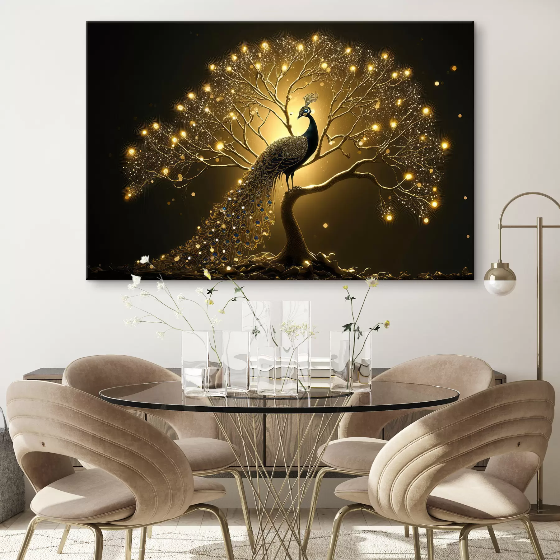 Papier peint photo Beau paon en couleur dorée sur fond sombre s34876