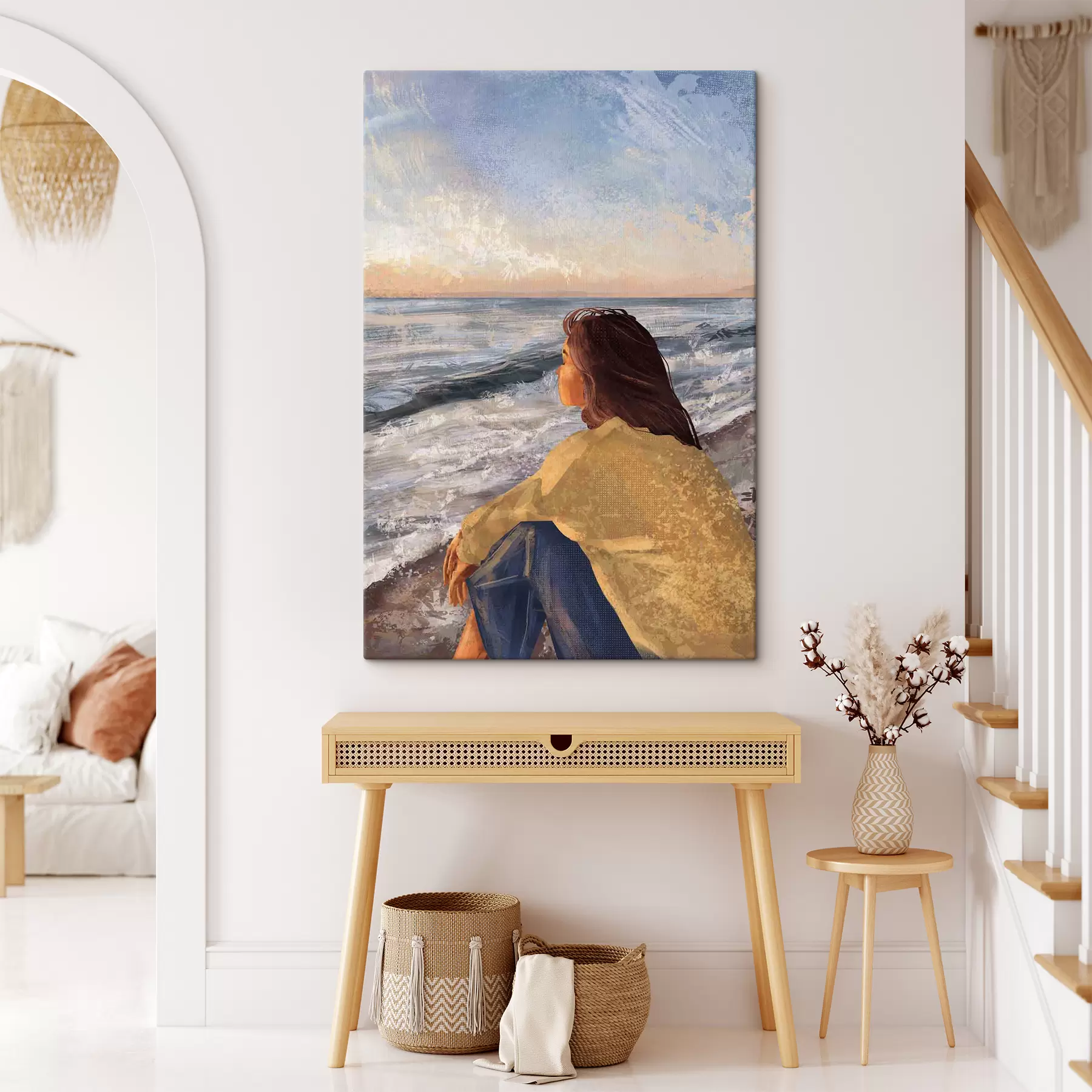 Papier peint photo Femme au bord de la mer contemplant les vagues s35317