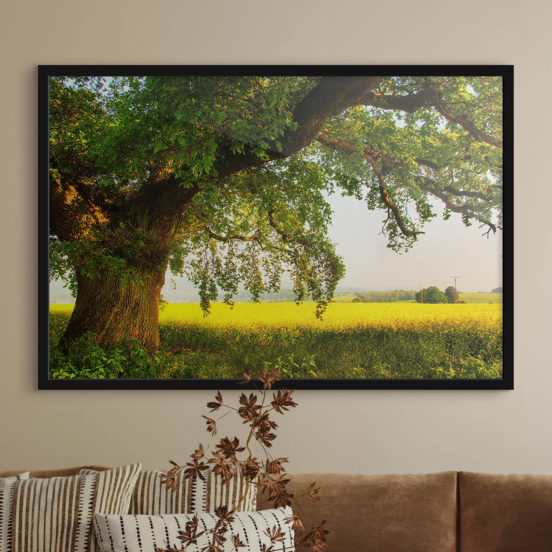 Fotobehang Majestueuze boom bij gouden veld f15283