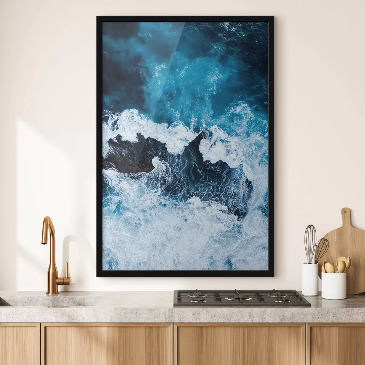 Poster Golven dansen over rotsachtige kustlijnen f21429