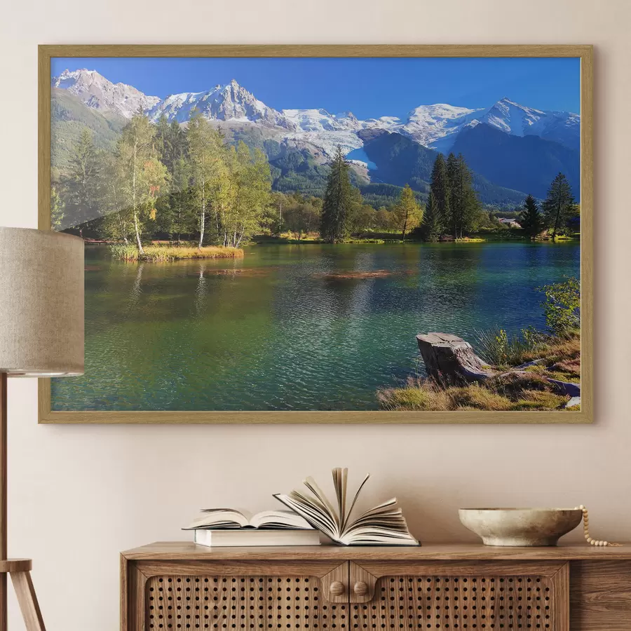 Papier peint photo Lac tranquille entouré de montagnes majestueuses f08443