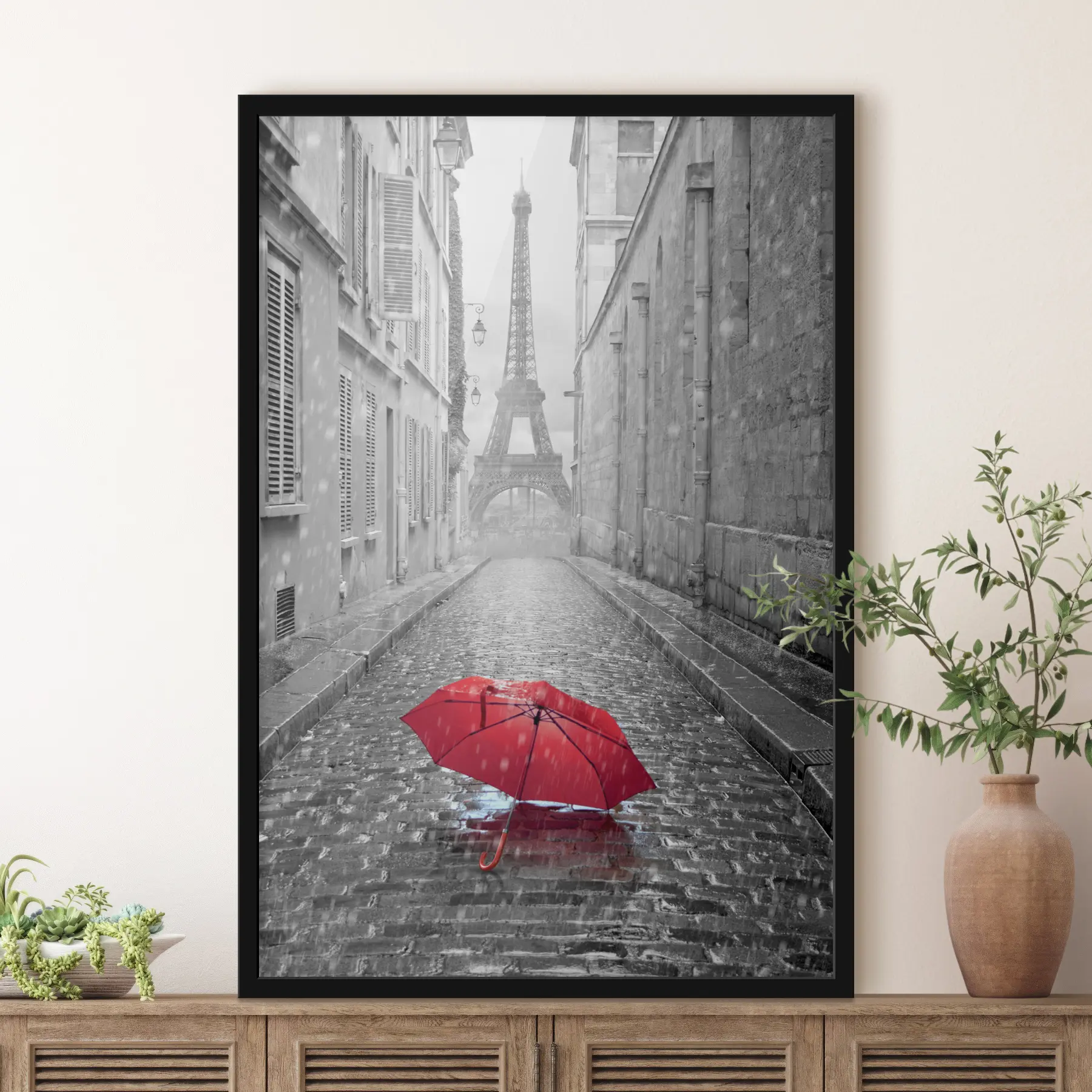 Fotobehang Rode paraplu op natte keienstraat f33713